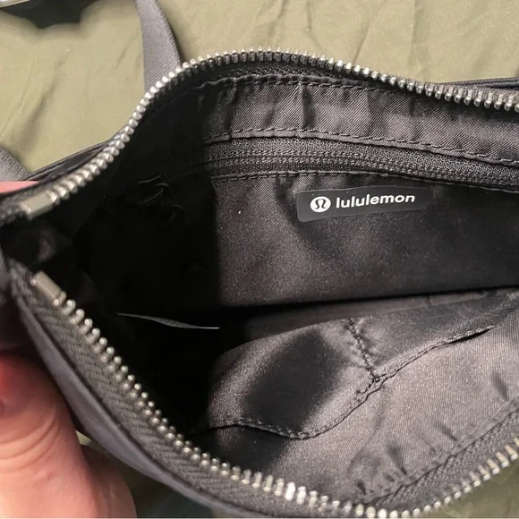 Lululemon athletica City Essentials Small Shoulder Bag 3L - Picture 3 of 4